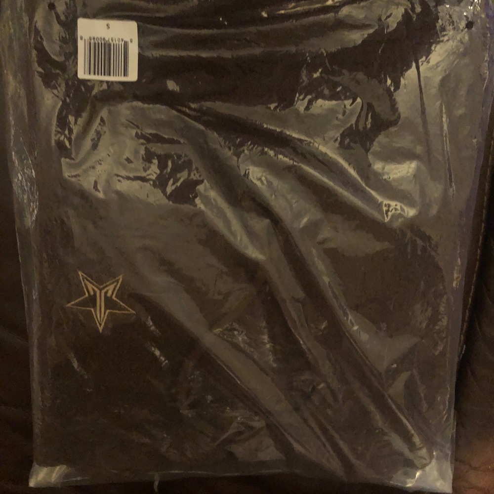 ⭐️HP🎉NWT Jeffree Star ⭐️ Brown Teddy PullOver⭐️ - Picture 5 of 16